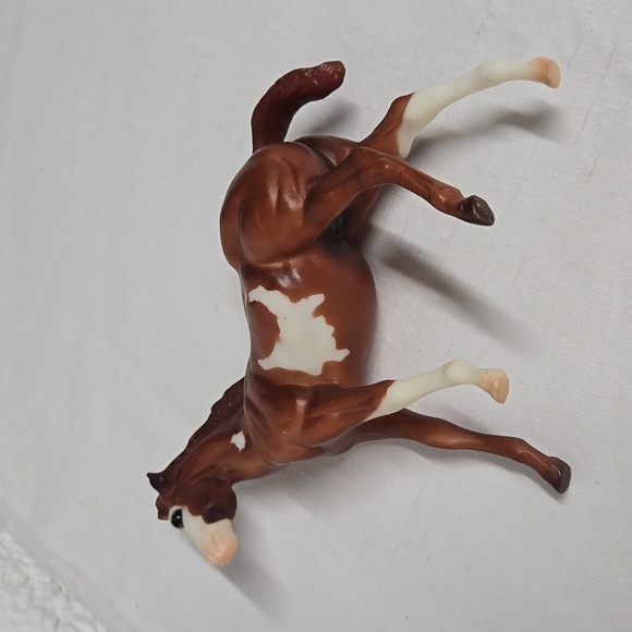 2 Breyer Reeves Horses 4" - 5" Pinto Chestnut Nice Condition Freestanding - Picture 15 of 16